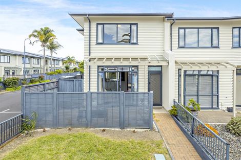 Photo of property in 40/2 Armoy Drive, East Tamaki, Auckland, 2016