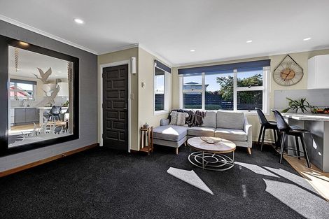 Photo of property in 12 Green Lane, Hawera, 4610