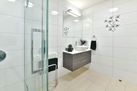 Photo of property in 2 Sunshine Terrace, Orewa, 0931