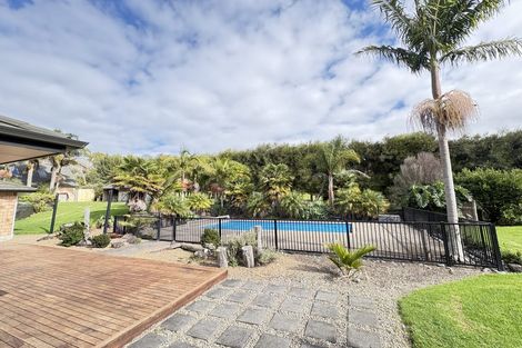 Photo of property in 30 Foster Road, Kumeu, 0891