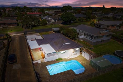 Photo of property in 6 Suwyn Place, Weymouth, Auckland, 2103