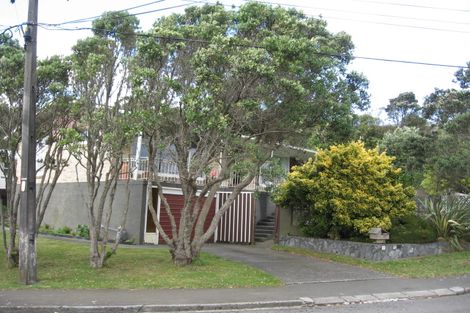 Photo of property in 37 Bancroft Terrace, Newlands, Wellington, 6037
