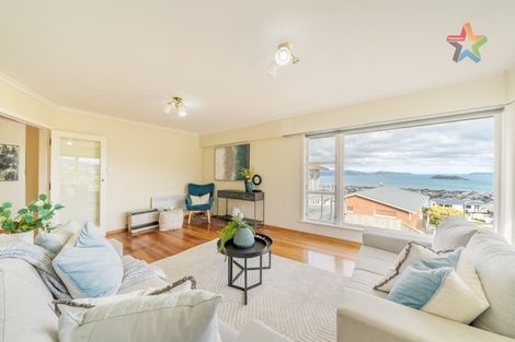 Photo of property in 102 Dowse Drive, Maungaraki, Lower Hutt, 5010