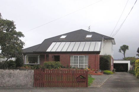 Photo of property in 4 Saulbrey Grove, Woburn, Lower Hutt, 5010