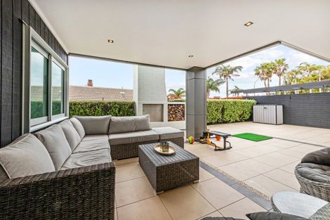 Photo of property in 6 Pleasant Place, Mellons Bay, Auckland, 2014