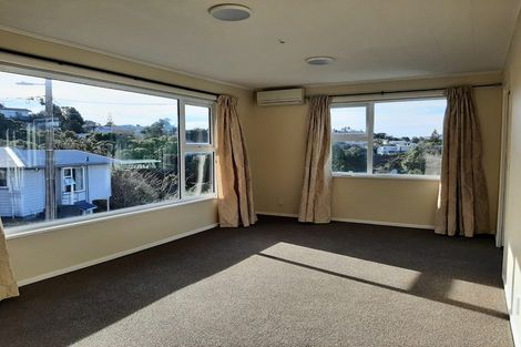 Photo of property in 6 Blandford Way, Newlands, Wellington, 6037