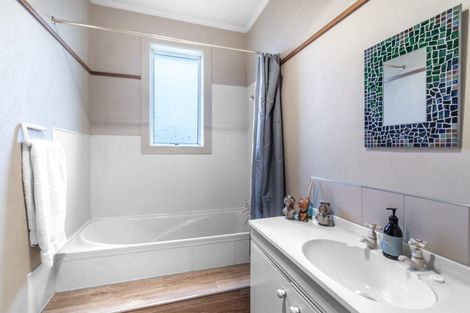 Photo of property in 28 Church Street, Winton, 9720