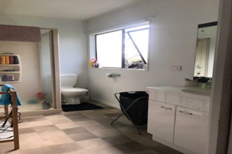 Photo of property in 98 Caribbean Drive, Unsworth Heights, Auckland, 0632