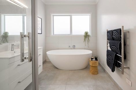 Photo of property in 82 Grey Street, Cambridge, 3434