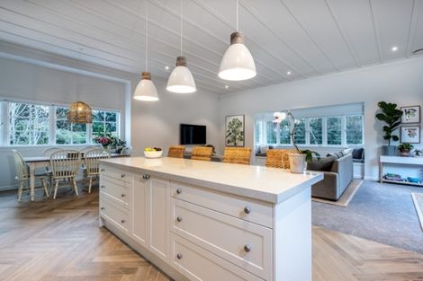 Photo of property in 33 Outlook Road, Greenhithe, Auckland, 0632