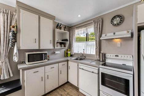 Photo of property in 16 Tomkins Street, Green Island, Dunedin, 9018