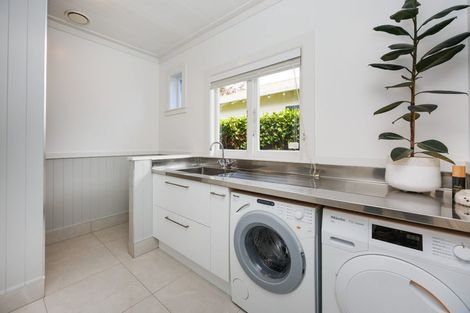 Photo of property in 75 Limbrick Street, Terrace End, Palmerston North, 4410