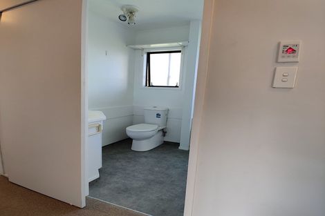 Photo of property in 2/12 Heathglen Place, Bayview, Auckland, 0629