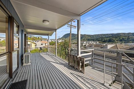 Photo of property in 62 Waikawa Road, Picton, 7220