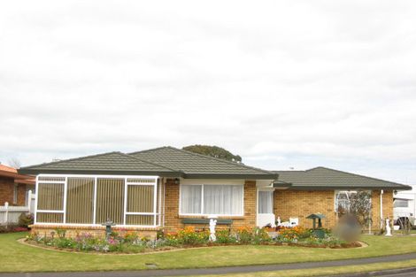 Photo of property in 2/9 Waiwera Place, Merrilands, New Plymouth, 4312