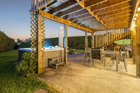 Photo of property in 1410 Whangaparaoa Road, Army Bay, Whangaparaoa, 0930