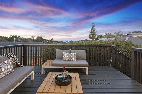 Photo of property in 2/52 Maxwelton Drive, Mairangi Bay, Auckland, 0630