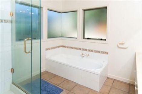 Photo of property in 21 Taroka Close, Pinehill, Auckland, 0632