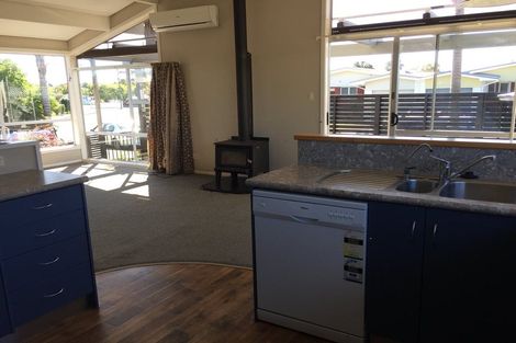 Photo of property in 8 Evelyn Place, Welbourn, New Plymouth, 4310