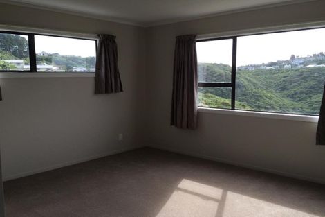 Photo of property in 33a Sunhaven Drive, Newlands, Wellington, 6037