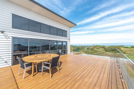Photo of property in 34 Golf Vue Place, Castlecliff, Whanganui, 4501