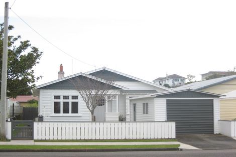 Photo of property in 3 Hoyle Place, New Plymouth, 4310