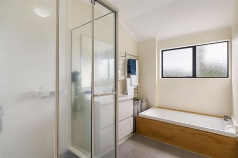 Photo of property in 2/3 Ceramco Place, Torbay, Auckland, 0630