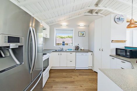 Photo of property in 26 Rotten Row, Waikuku Beach, 7473