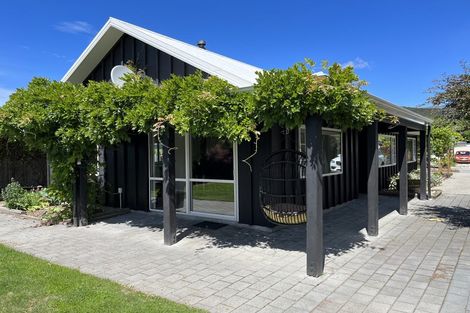 Photo of property in 38 Frye Crescent, Albert Town, Wanaka, 9305