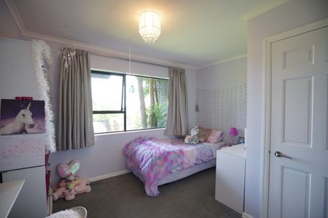 Photo of property in 131 Chelsea View Drive, Chatswood, Auckland, 0626