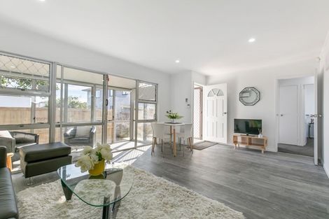 Photo of property in 2/42 Kenderdine Road, Papatoetoe, Auckland, 2025