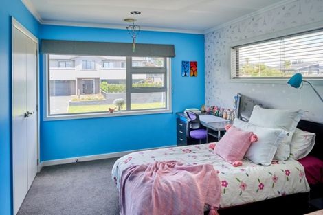 Photo of property in 49 Endeavour Drive, Whitby, Porirua, 5024