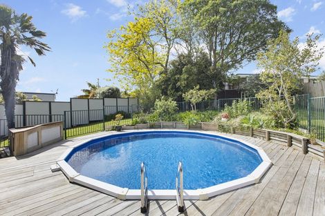 Photo of property in 8 Hamish Place, Sunnyhills, Auckland, 2010
