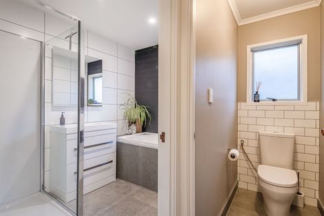 Photo of property in 2/193 Lake Road, Belmont, Auckland, 0622