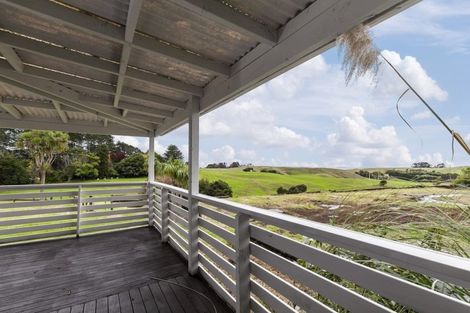 Photo of property in 1696 South Head Road, South Head, Helensville, 0874