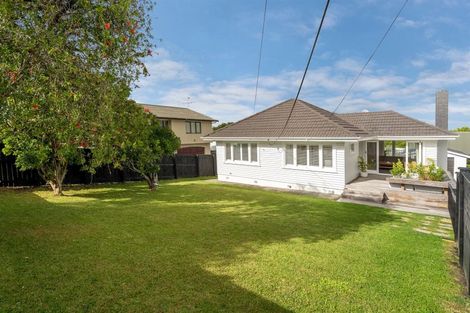 Photo of property in 2/232 East Coast Road, Forrest Hill, Auckland, 0620