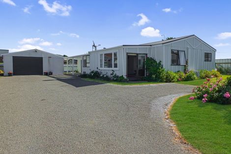 Photo of property in 8a Holben Parade, Foxton Beach, Foxton, 4815