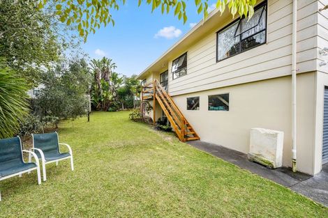 Photo of property in 2/109 Athena Drive, Totara Vale, Auckland, 0629