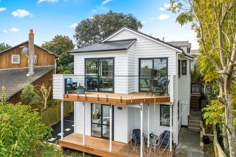 Photo of property in 2/21 Tobruk Crescent, Milford, Auckland, 0620