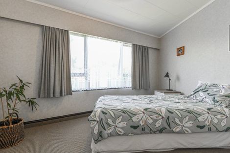 Photo of property in 15 Deakin Place, Clive, 4102