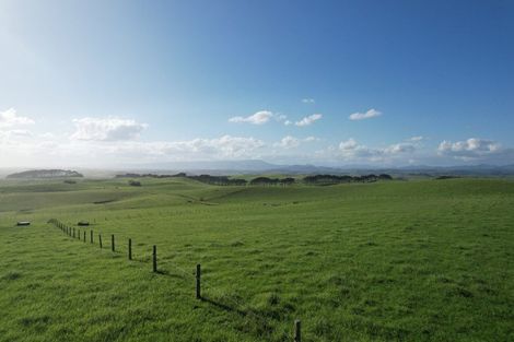 Photo of property in 177 Rehutai Road, Baylys Beach, 0377