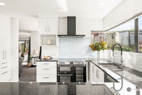 Photo of property in 2 Kirton Drive, Riverstone Terraces, Upper Hutt, 5018