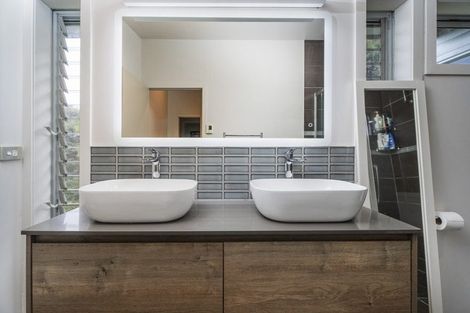 Photo of property in 50 Tarapatiki Drive, Whitianga, 3510