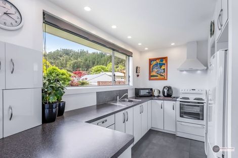 Photo of property in 10a Helvetia Grove, Naenae, Lower Hutt, 5011