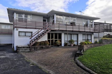 Photo of property in 3 Manapouri Place, Pakuranga Heights, Auckland, 2010