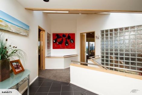 Photo of property in 2/19 Churchill Road, Murrays Bay, Auckland, 0630