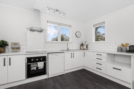 Photo of property in 10 Olive Street, Manurewa, Auckland, 2102