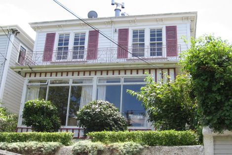 Photo of property in 2 North Terrace, Kelburn, Wellington, 6012