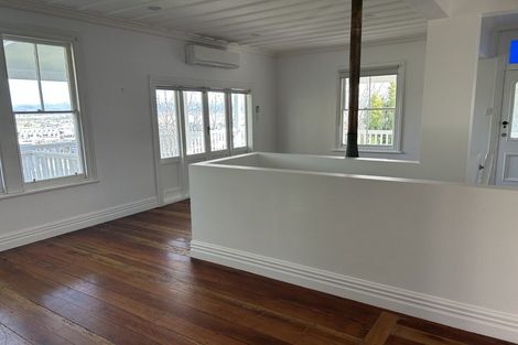 Photo of property in 1 Denholm Road, Hospital Hill, Napier, 4110