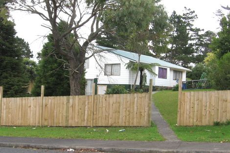 Photo of property in 98 Kemp Road, Massey, Auckland, 0614